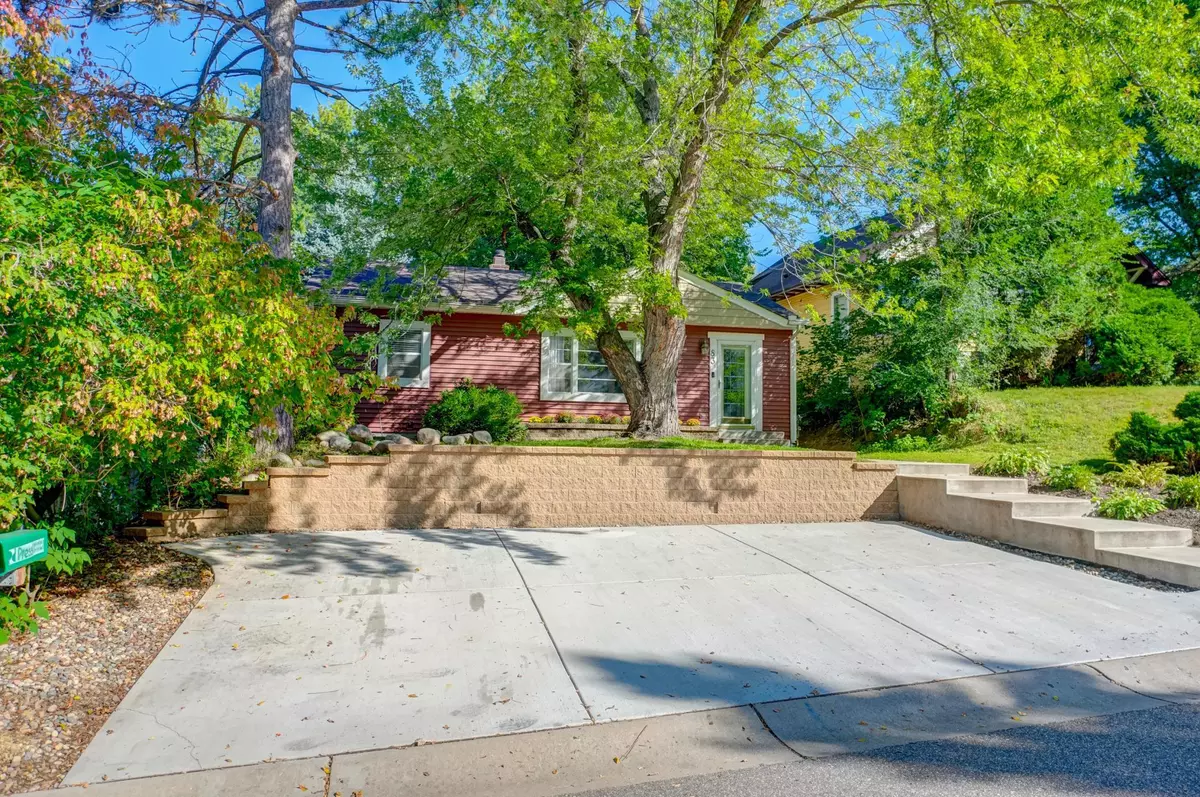 Mahtomedi, MN 55115,83 Dahlia ST