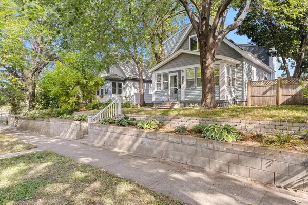 Saint Paul, MN 55104,606 Cromwell AVE