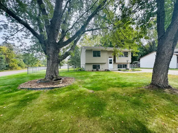 White Bear Lake, MN 55110,5040 Woodcrest RD
