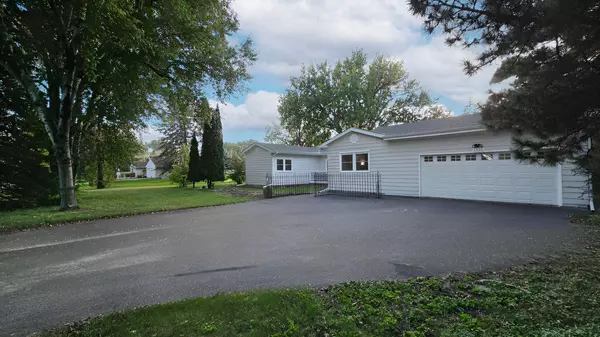 Mendota Heights, MN 55118,1925 Walsh LN