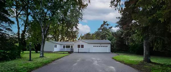 1925 Walsh LN, Mendota Heights, MN 55118
