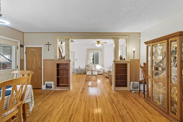 Madelia, MN 56062,18 E Main ST