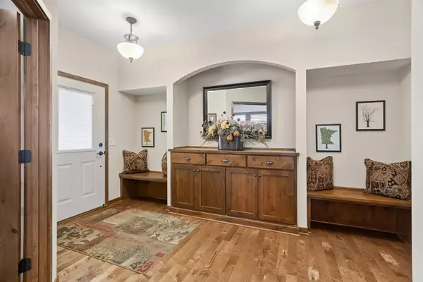 Waconia, MN 55387,717 Somerwood WAY