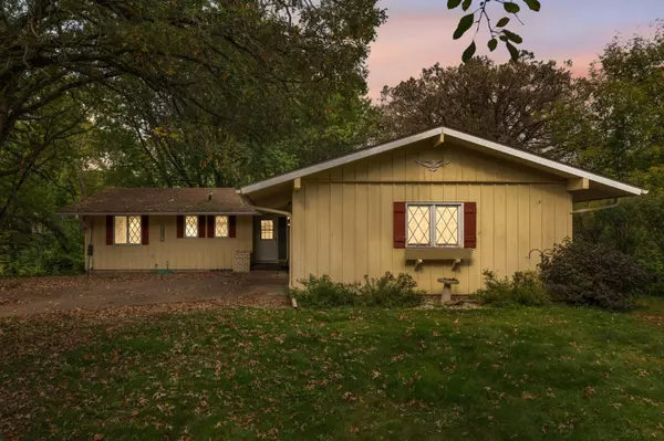 13631 Oakwood Curve,  Burnsville,  MN 55337