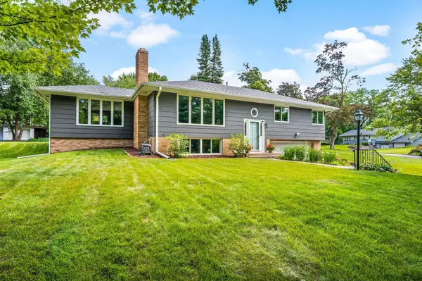 5537 Holiday RD, Minnetonka, MN 55345