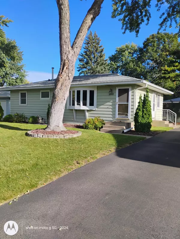 2081 Copper LN, Eagan, MN 55122