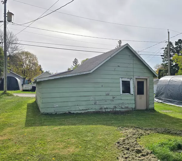 International Falls, MN 56649,911 7th ST