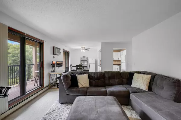 Minnetonka, MN 55343,5607 Green Circle DR #210