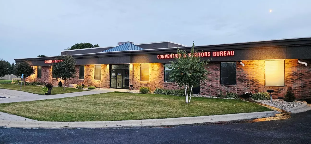 2104 12 HWY E, Willmar, MN 56201