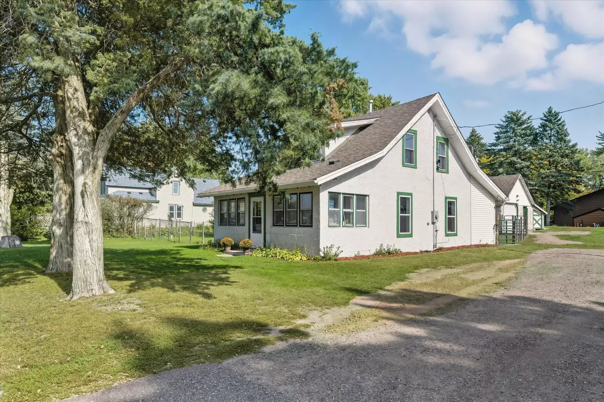 Isanti, MN 55040,300 Dahlin AVE NE