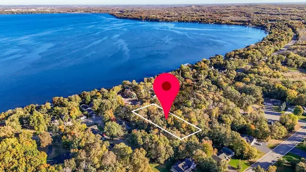 1077 S Shore DR, Detroit Lakes, MN 56501