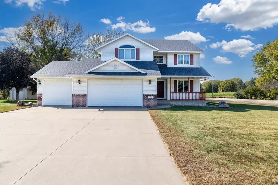 500 Chatfield LN, Belle Plaine, MN 56011