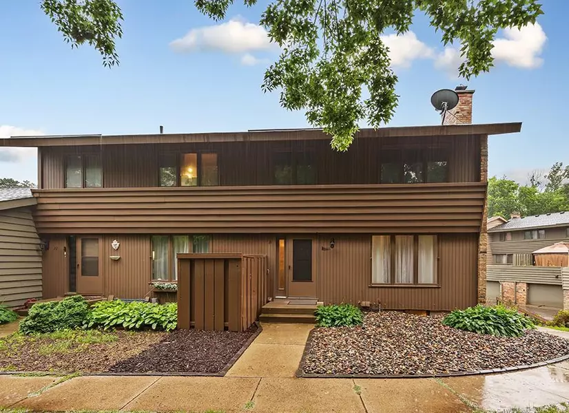 21 Walden ST, Burnsville, MN 55337
