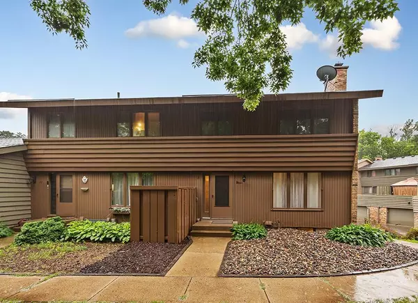 21 Walden ST, Burnsville, MN 55337