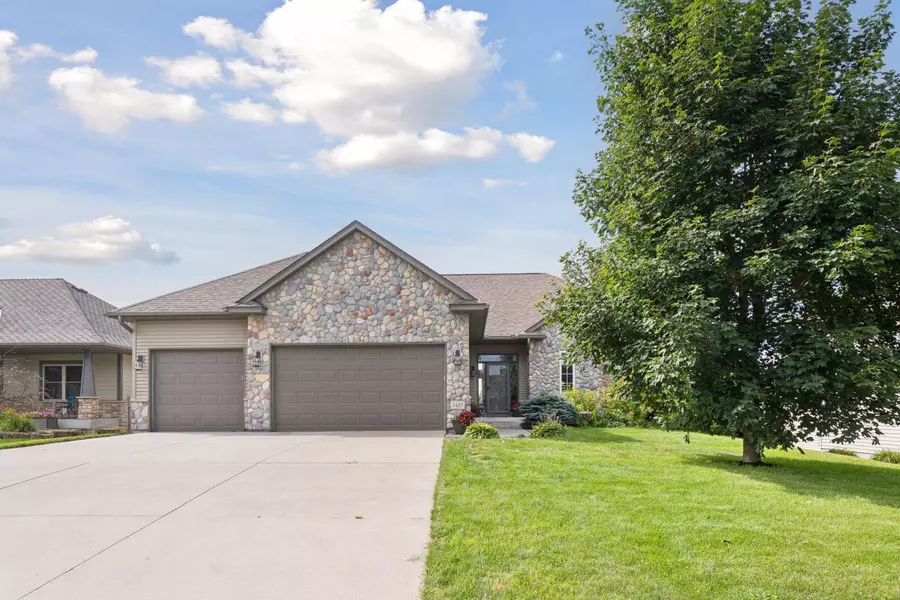 1433 10th Street CIR SE, New Prague, MN 56071