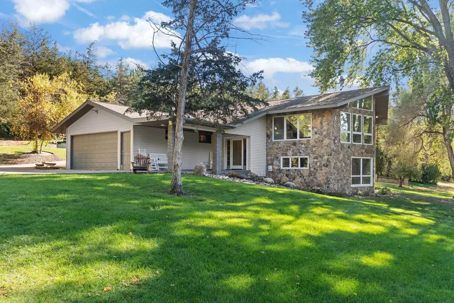 326 S Cove RD, Troy Twp, WI 54016