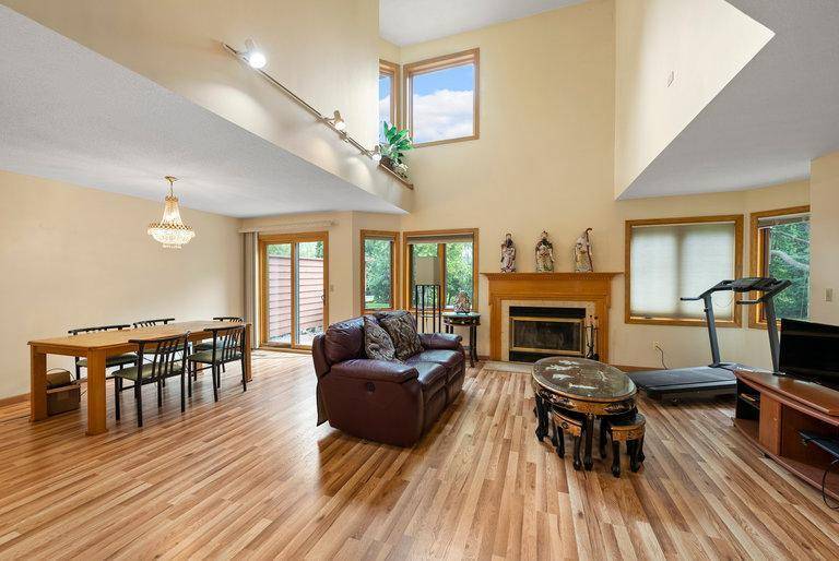 10695 53rd AVE N, Plymouth, MN 55442