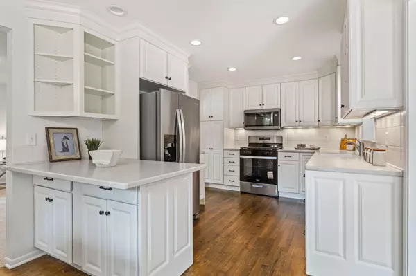 Minnetonka, MN 55345,6051 Stoneybrook DR
