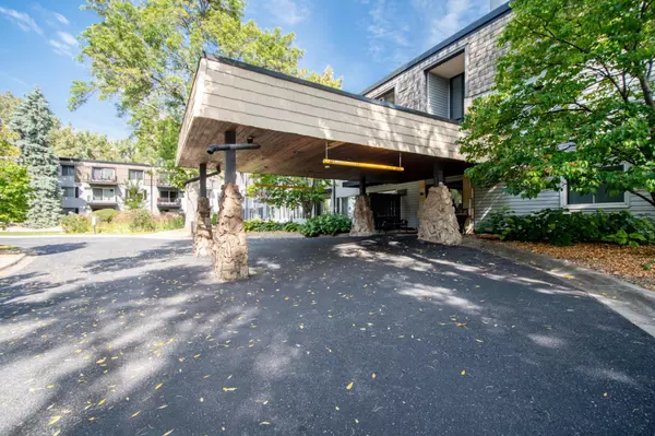 Little Canada, MN 55117,181 Little Canada RD E #115