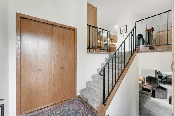 Eden Prairie, MN 55347,9529 Hartford CIR