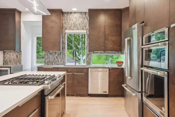 209 Westwood Drive N, Golden Valley, MN 55422