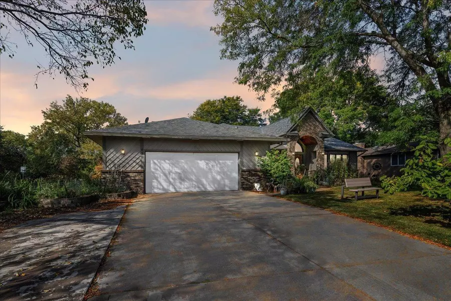 479 Mary ST S, Maplewood, MN 55119