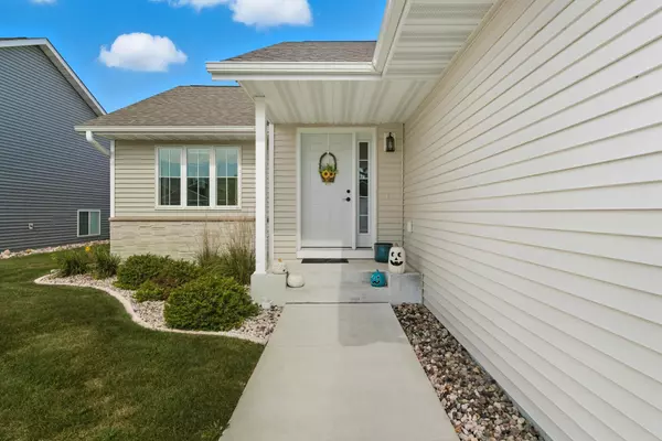 Mankato, MN 56001,2004 Bluestem DR