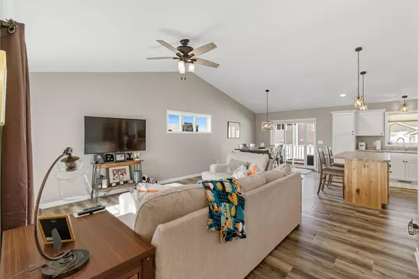 Mankato, MN 56001,2004 Bluestem DR