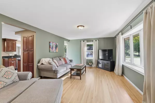 Bloomington, MN 55437,4816 Overlook DR