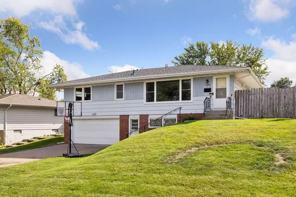 3268 71st ST E, Inver Grove Heights, MN 55076