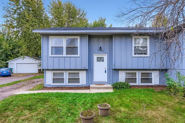 6783 8th ST N, Oakdale, MN 55128