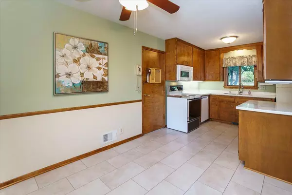 Minnetonka, MN 55345,5740 Cedar LN