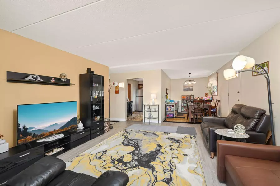 10501 Cedar Lake Rd #420, Minnetonka, MN 55305