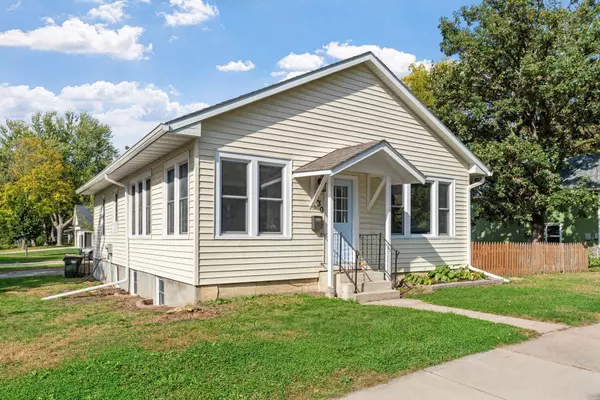 230 Lynn RD SW, Hutchinson, MN 55350