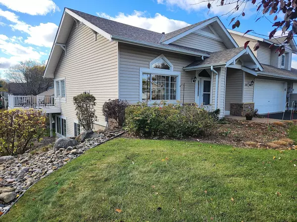 2883 Devonshire PL, Woodbury, MN 55125