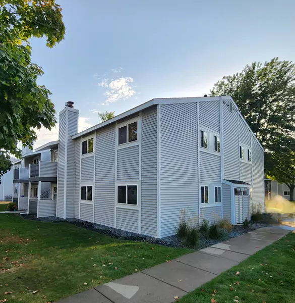 1721 Fulham ST #F, Lauderdale, MN 55113