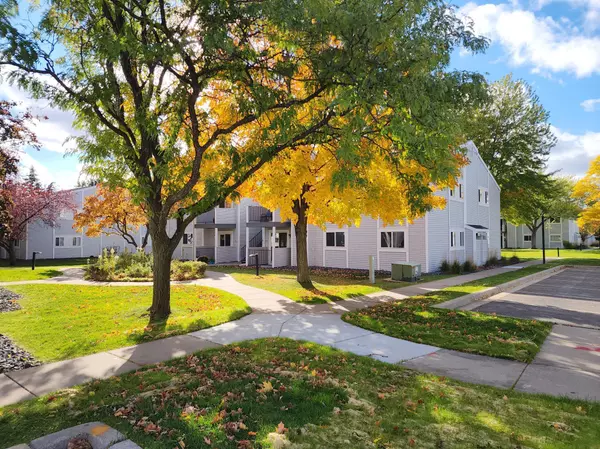 1721 Fulham ST #F, Lauderdale, MN 55113