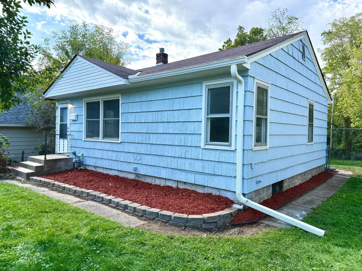 Saint Paul, MN 55106,267 Hazelwood ST