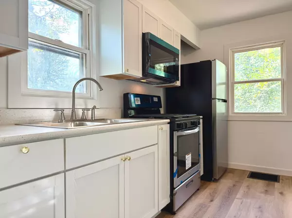 Saint Paul, MN 55106,267 Hazelwood ST