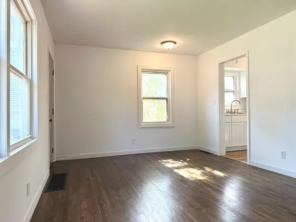 Saint Paul, MN 55106,267 Hazelwood ST