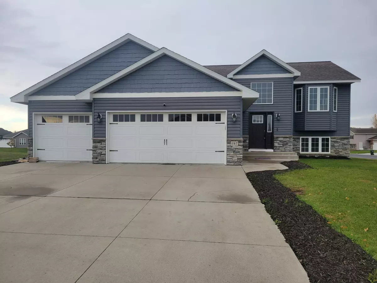 Hutchinson, MN 55350,197 Eau Claire AVE SE
