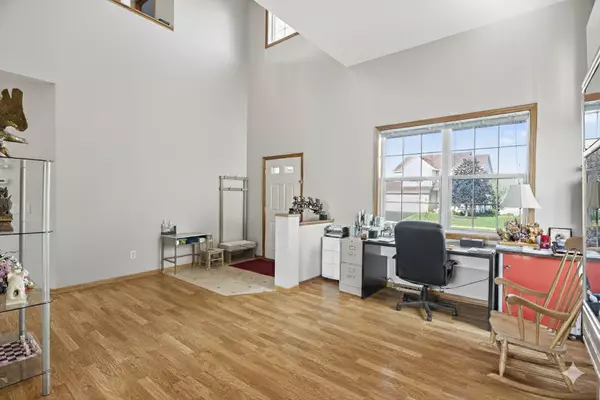 Shakopee, MN 55379,7287 Falmouth Curve