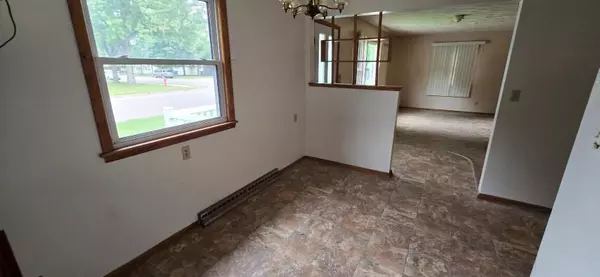 Marshall, MN 56258,102 Deschepper ST