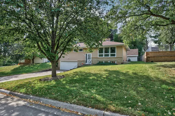 Roseville, MN 55113,2039 Marion ST