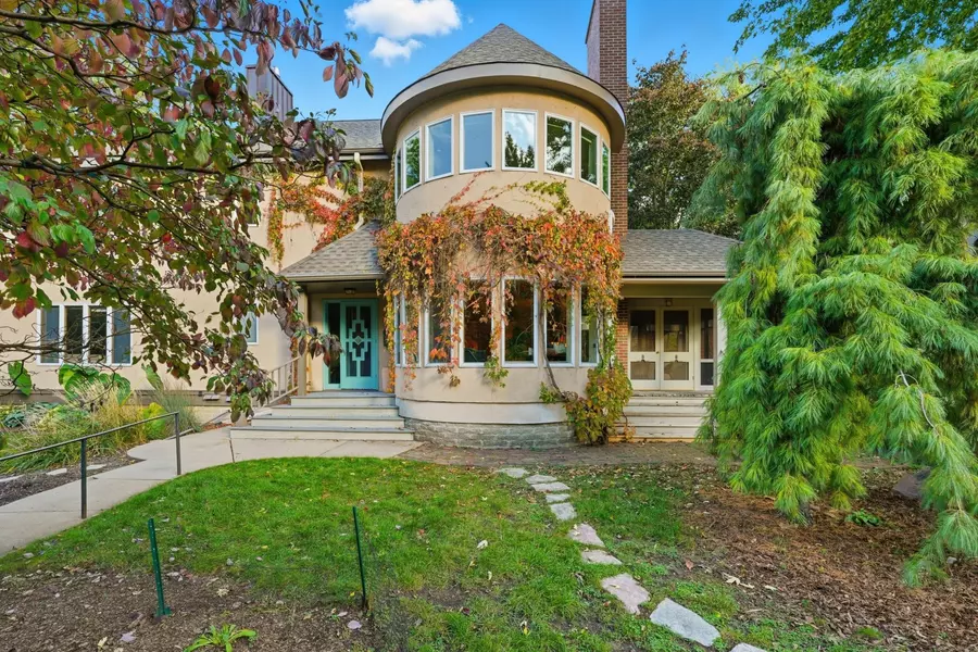 142 Cambridge ST, Saint Paul, MN 55105