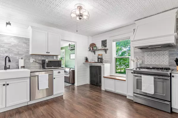 West Saint Paul, MN 55118,1107 Oakdale AVE