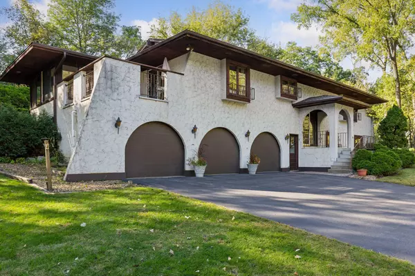 Minnetonka, MN 55305,4006 Huntingdon DR