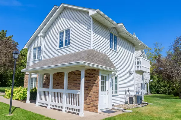 Eagan, MN 55123,3557 Blue Jay WAY #200