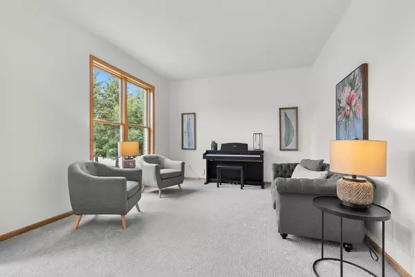 Eden Prairie, MN 55347,18780 Pathfinder DR