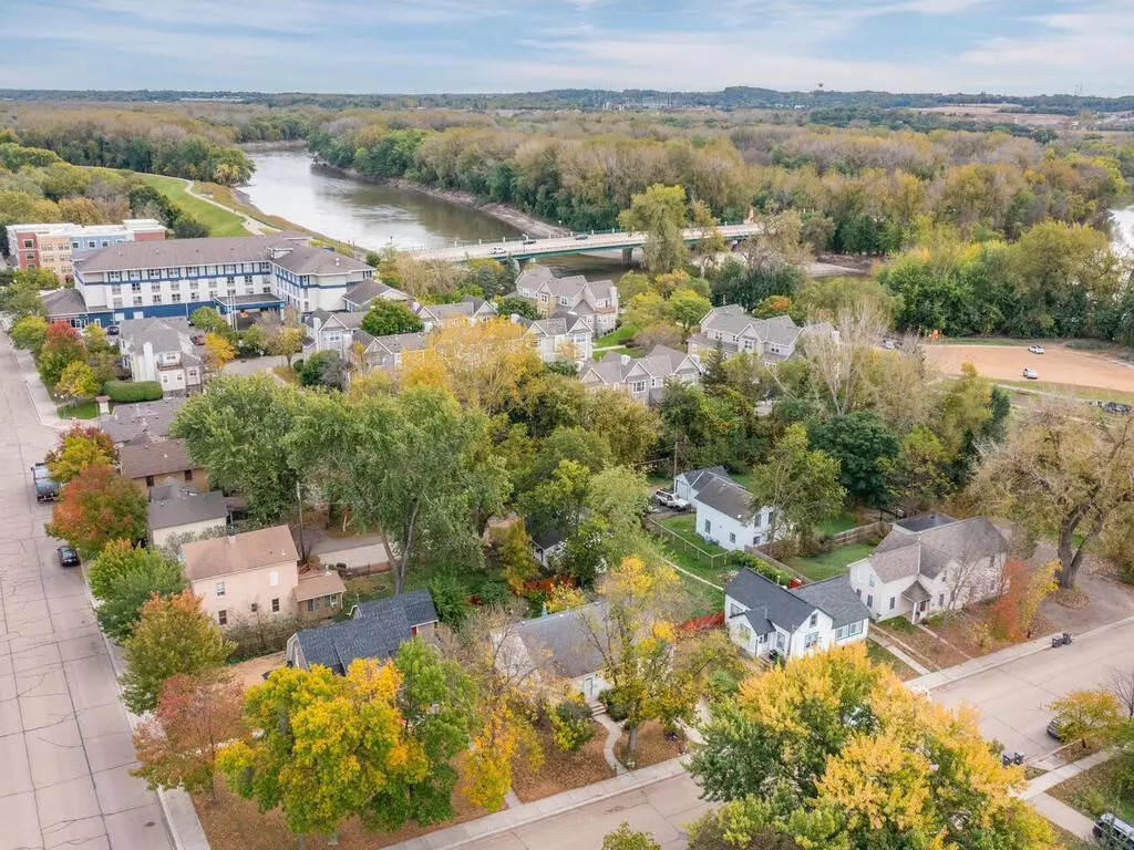 Chaska, MN 55318,109 S Cedar ST